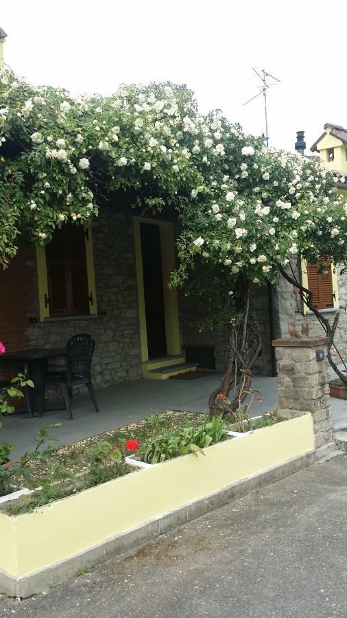 La Casa Di Valerio Villa Montabone Buitenkant foto